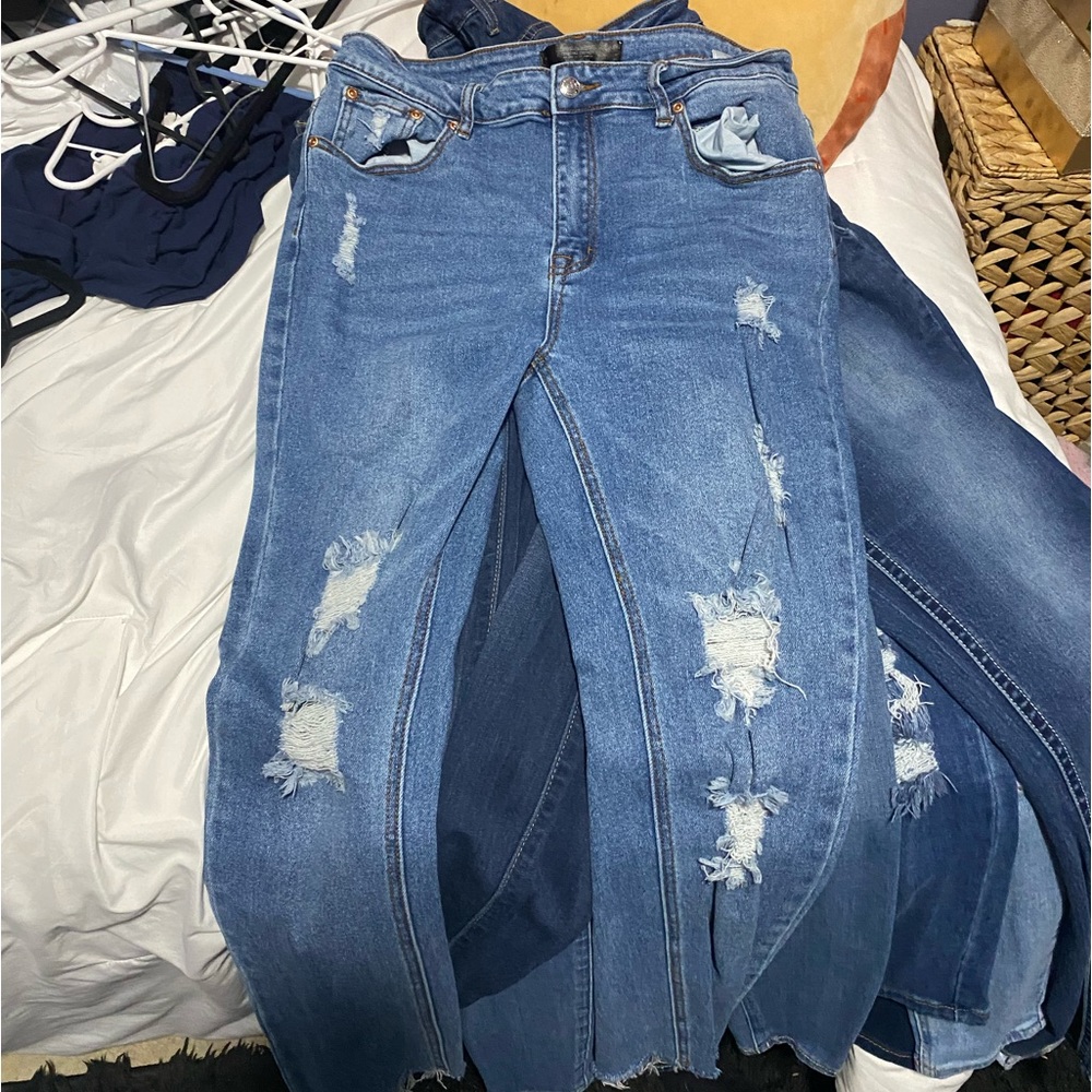 selling these cute mom jeans